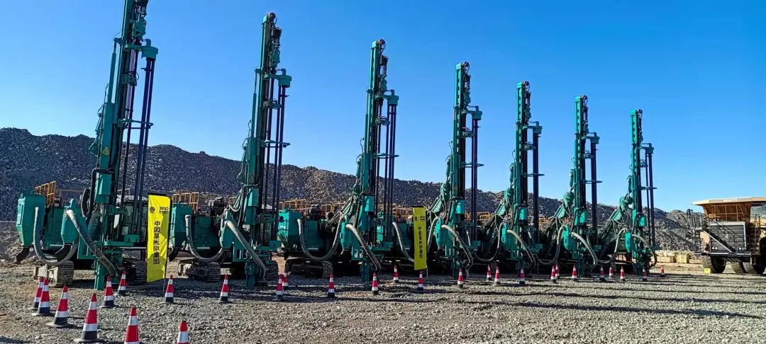 疫情当下，，，，逆行非洲——8188cc威尼斯智能凿岩装备团队外洋效劳纪实