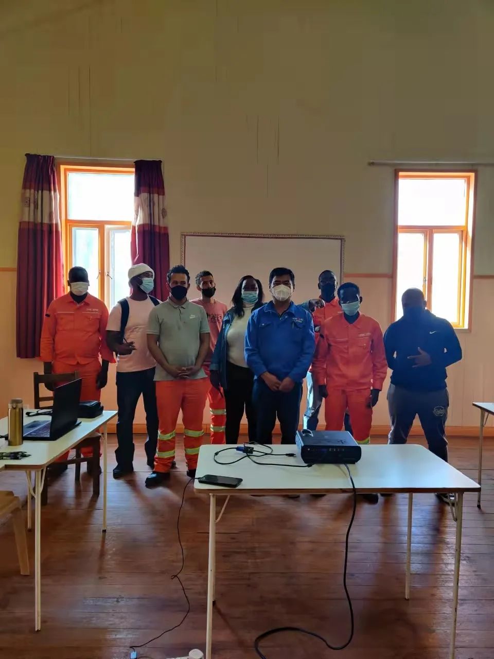 疫情当下，，，，逆行非洲——8188cc威尼斯智能凿岩装备团队外洋效劳纪实