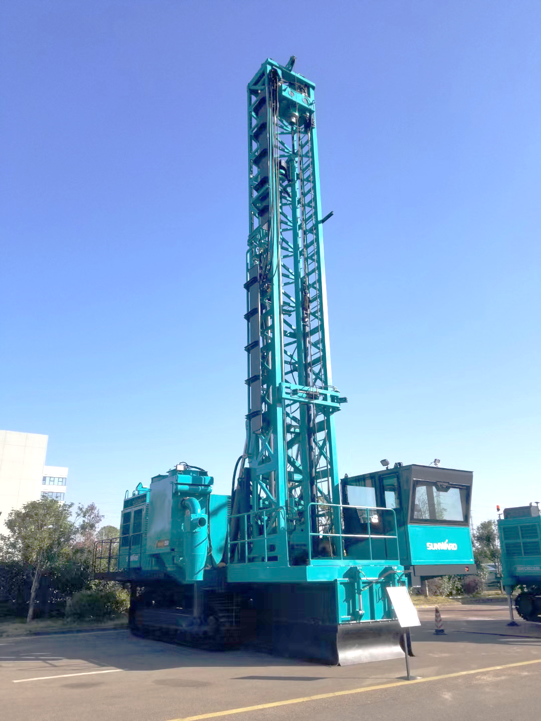 两种钻进模式+更大扭矩！8188cc威尼斯智能自主研制的全液压牙轮钻机下线