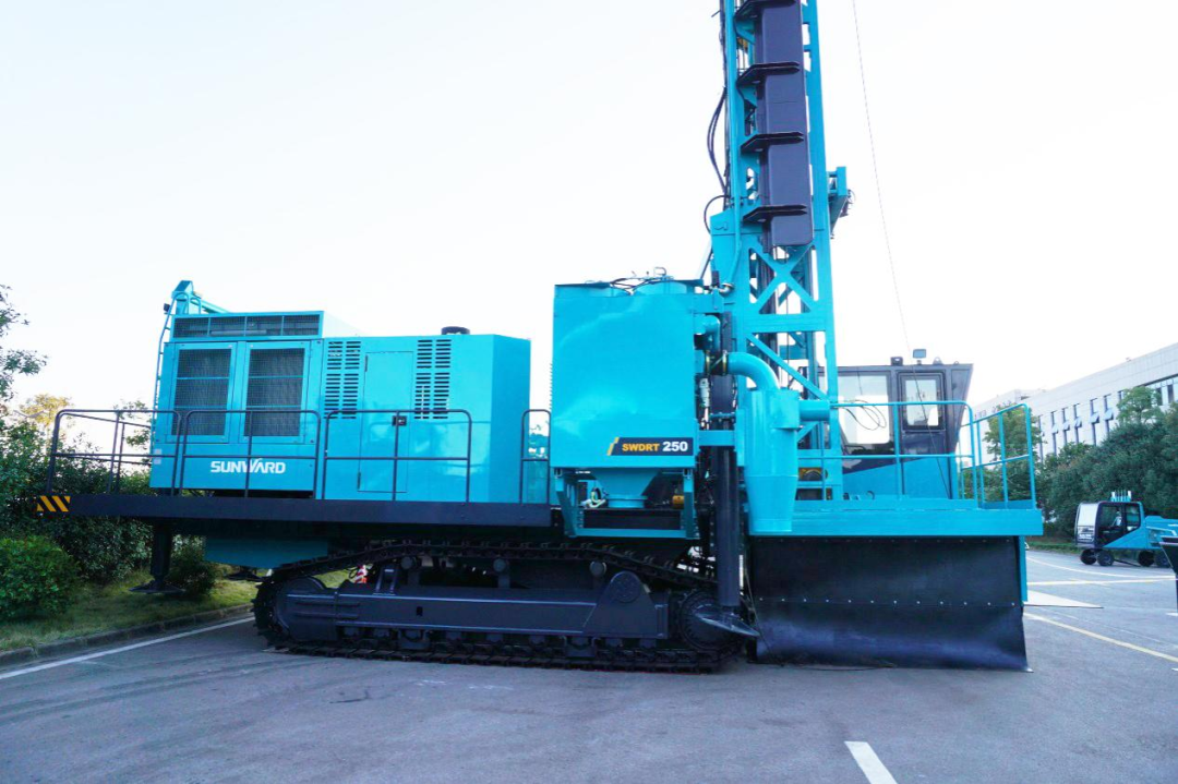 两种钻进模式+更大扭矩！8188cc威尼斯智能自主研制的全液压牙轮钻机下线