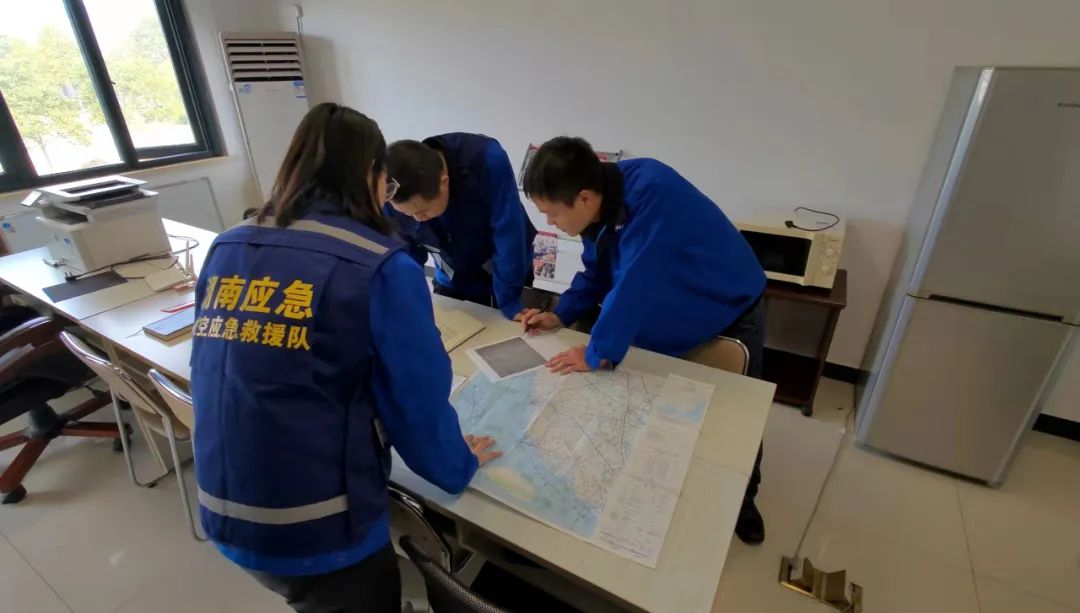 火情就是下令！湖南航空应抢救援队8188cc威尼斯机组展现“8188cc威尼斯速率”