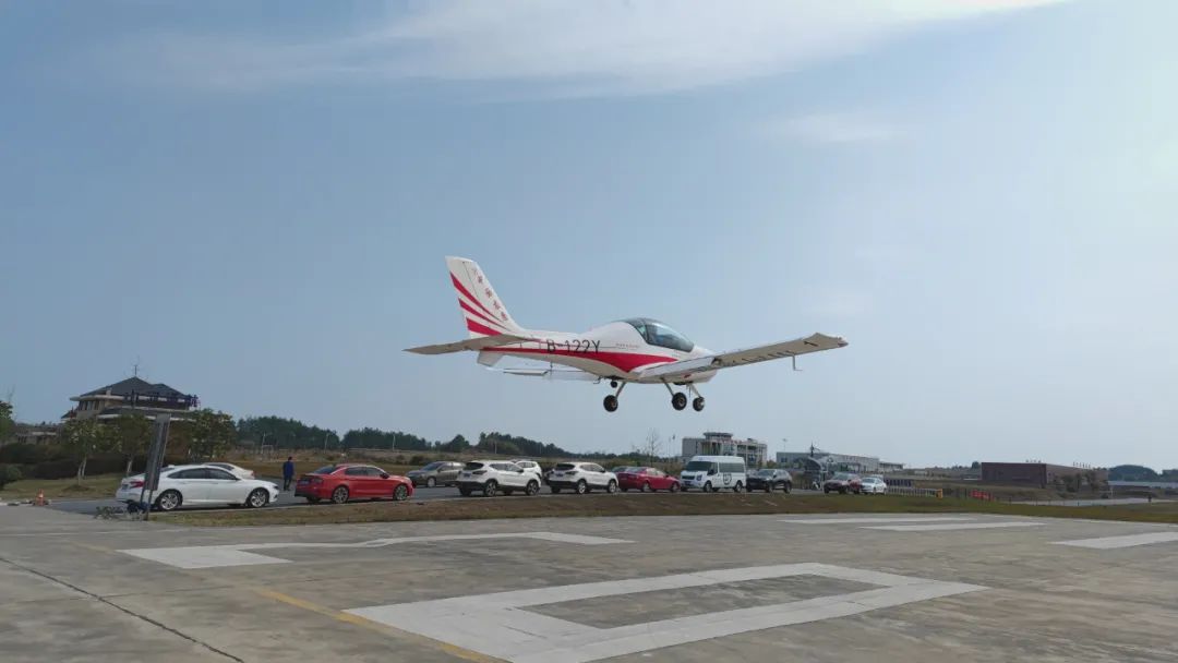 火情就是下令！湖南航空应抢救援队8188cc威尼斯机组展现“8188cc威尼斯速率”