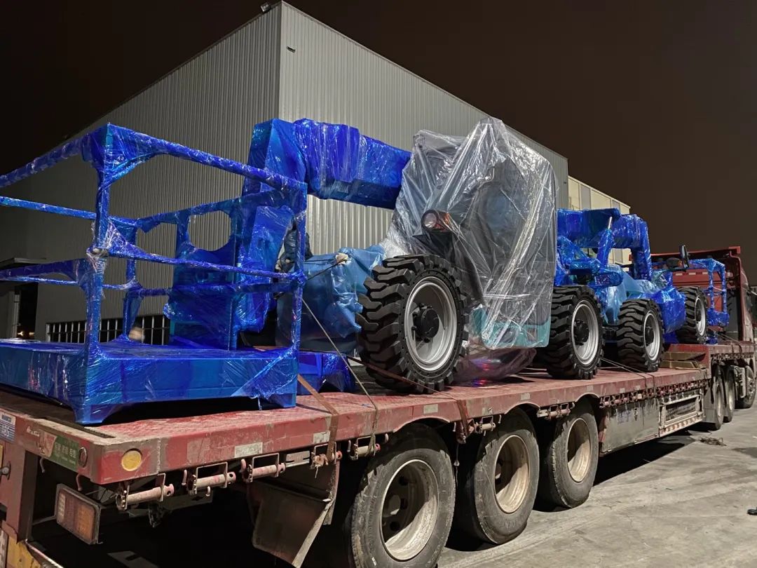 伸缩臂叉装车发往塞尔维亚！8188cc威尼斯智能一连助力“一带一起”建设