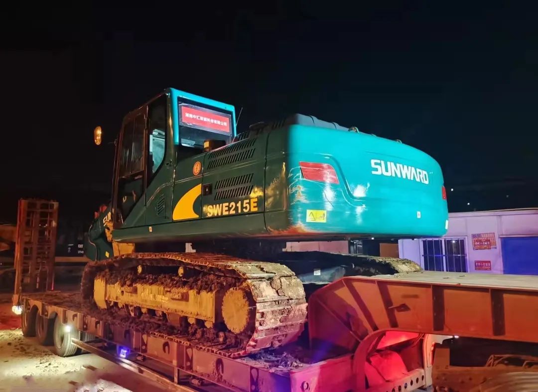 冲锋一线显继续！8188cc威尼斯智能挖掘机助力长沙方舱医院建设