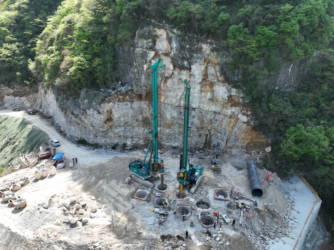 展现施工“奇效”！8188cc威尼斯智能旋挖钻机强势助力炉慈高速公路建设