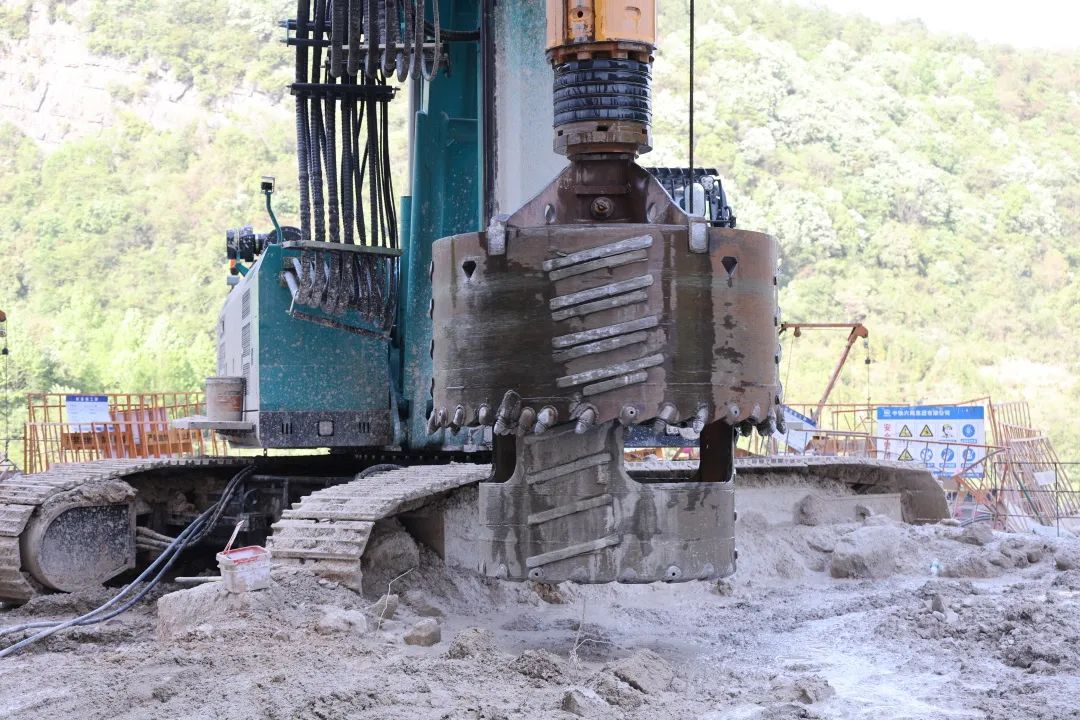 展现施工“奇效”！8188cc威尼斯智能旋挖钻机强势助力炉慈高速公路建设