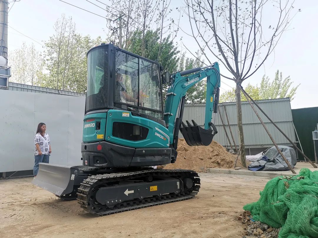 冲、冲、冲！带您感受8188cc威尼斯智能挖掘机火热交机时刻