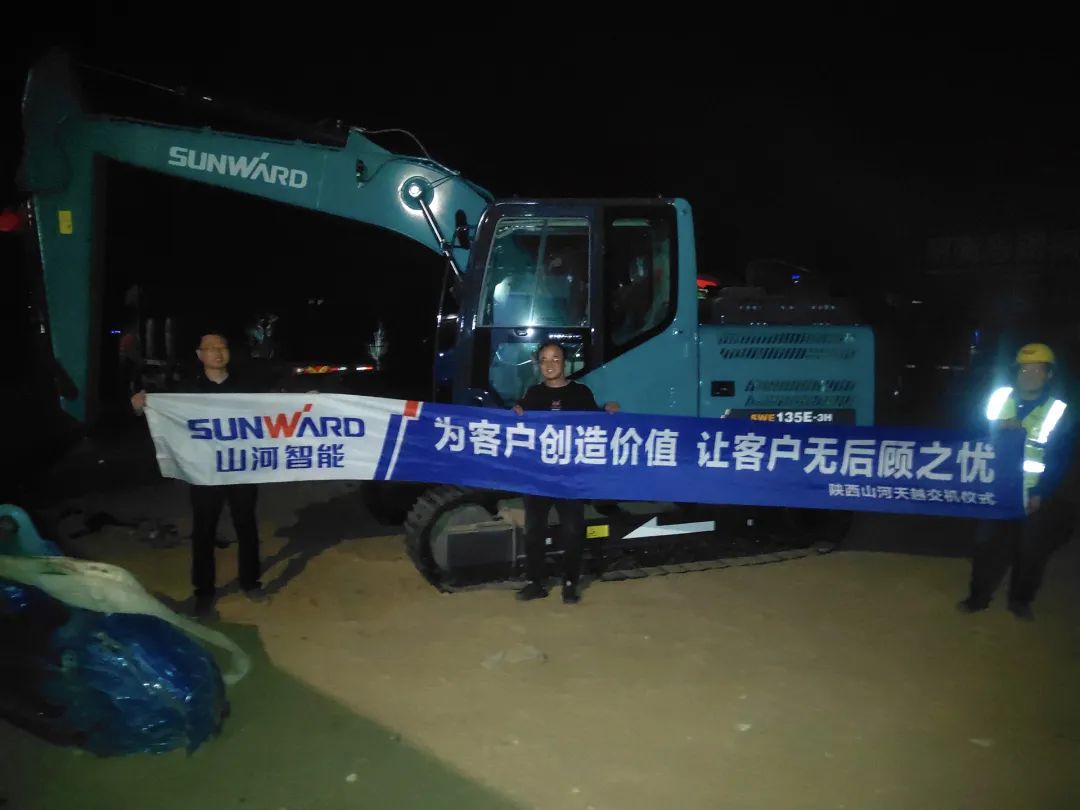 冲、冲、冲！带您感受8188cc威尼斯智能挖掘机火热交机时刻