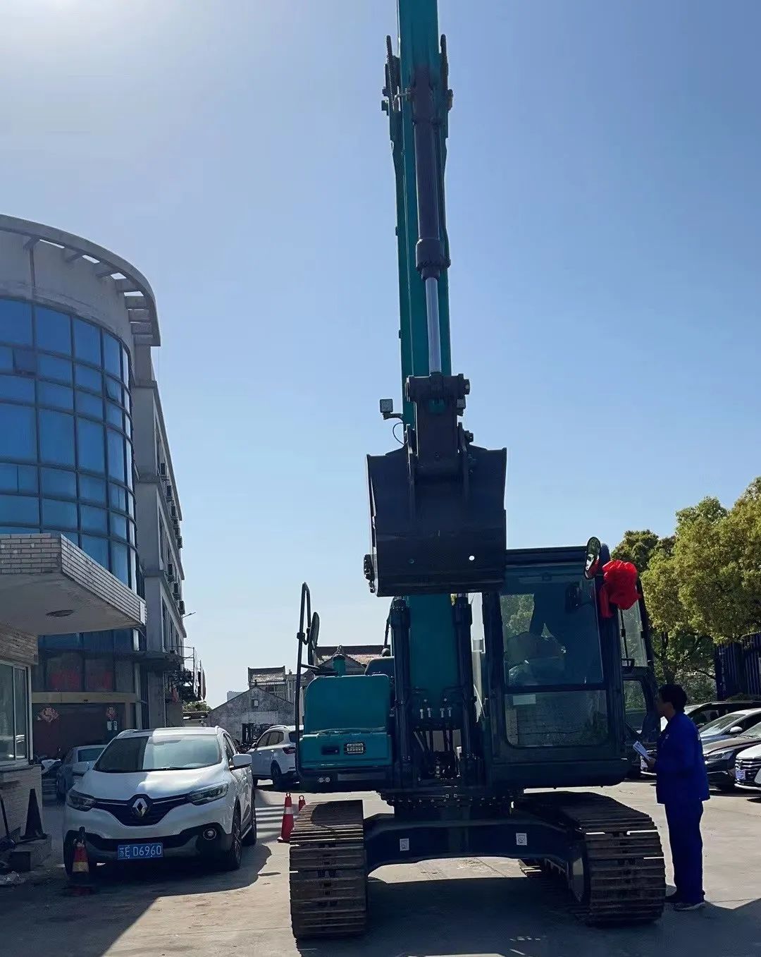 防疫、交机两手抓！8188cc威尼斯智能挖掘机顺遂交付获好评