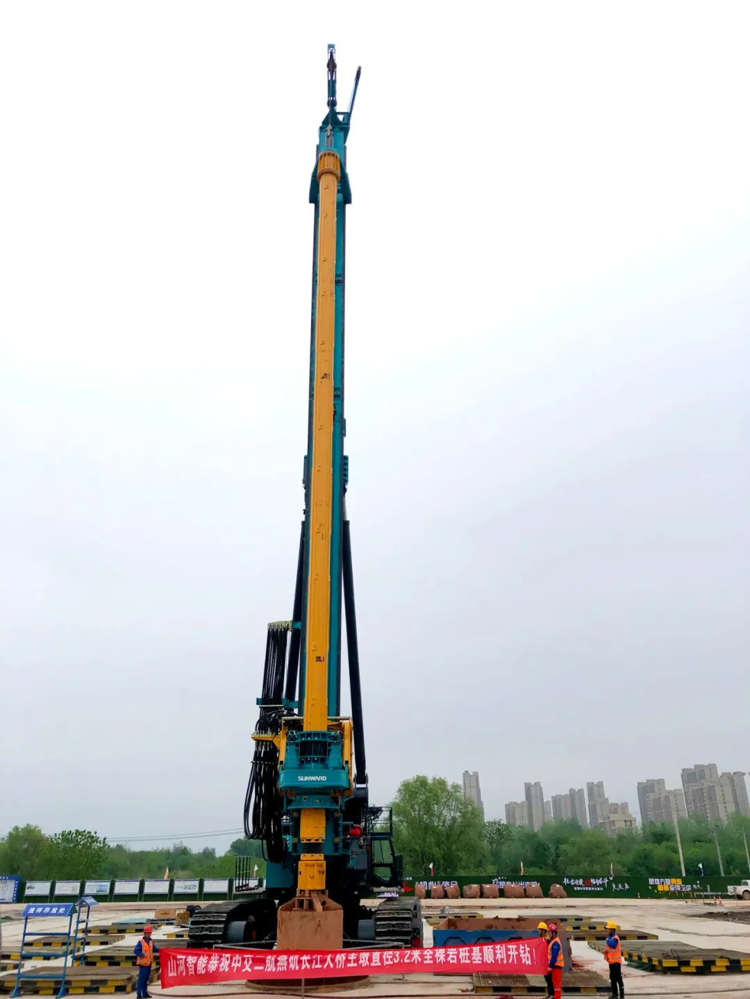 再啃“硬骨头”！8188cc威尼斯智能“超等桩备”助建燕矶长江大桥