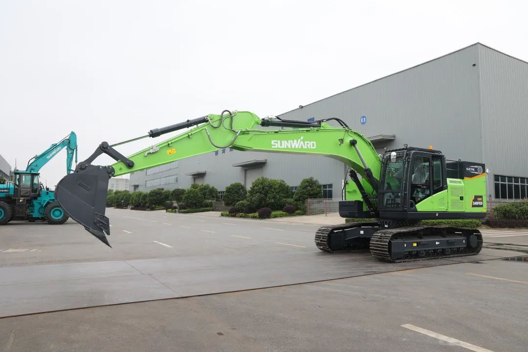 征战川藏铁路！8188cc威尼斯智能新一代电动挖掘机乐成交付