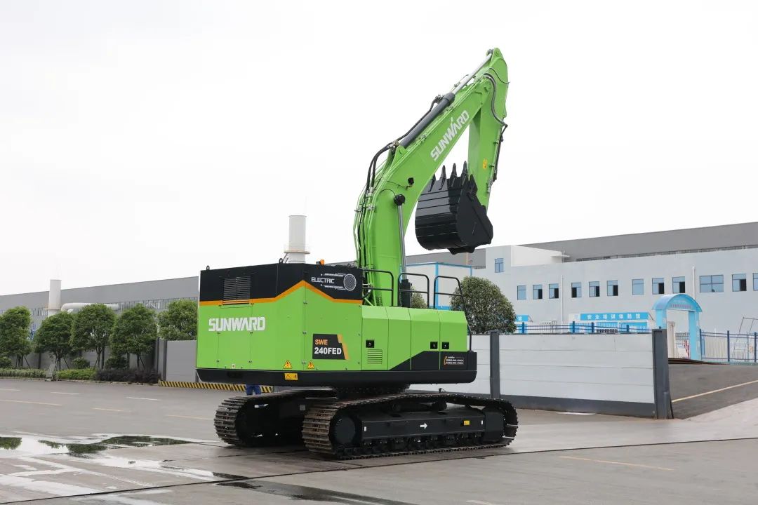 征战川藏铁路！8188cc威尼斯智能新一代电动挖掘机乐成交付