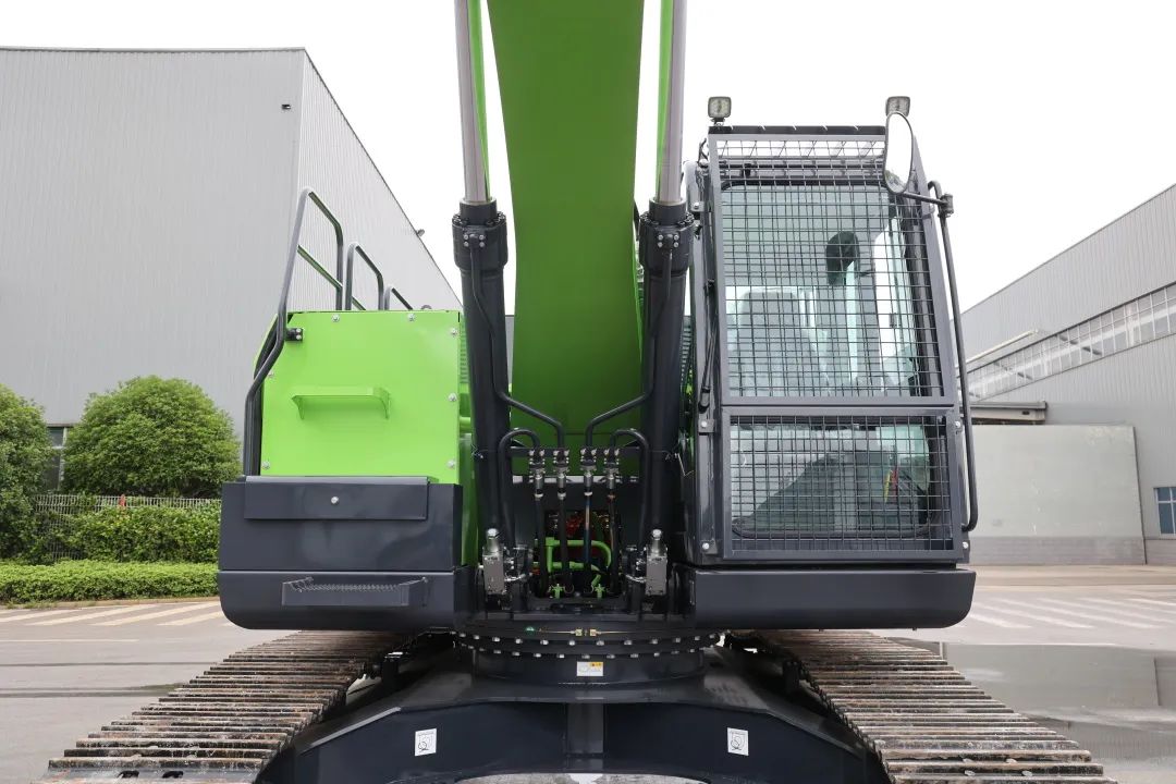 征战川藏铁路！8188cc威尼斯智能新一代电动挖掘机乐成交付