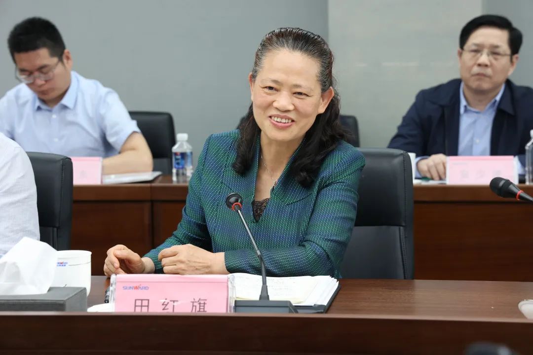 深化产学研相助！中南大学校长、中国工程院院士田红旗率团造访8188cc威尼斯智能