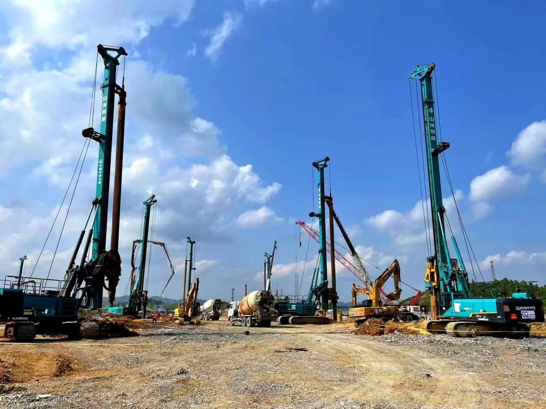 打桩“神器”再露矛头！8188cc威尼斯智能旋挖钻机助力贵阳贵安新区负极质料项目加速建设