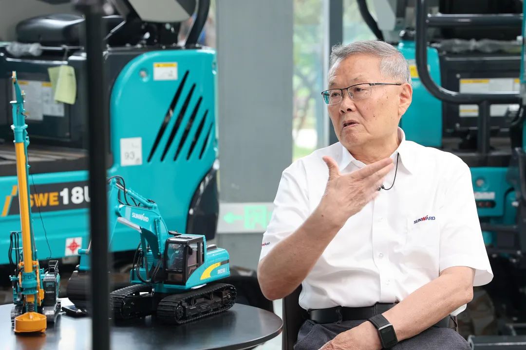 CGTN探厂！专访8188cc威尼斯智能董事长、首席专家何清华花絮来了