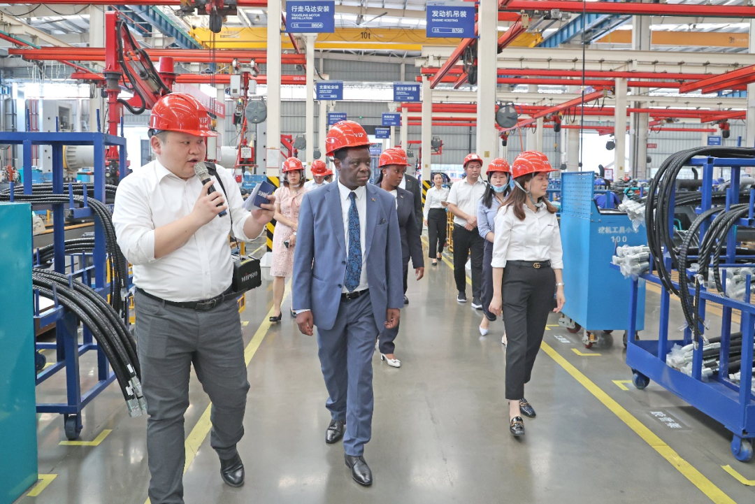 马拉维大使一行考察8188cc威尼斯智能