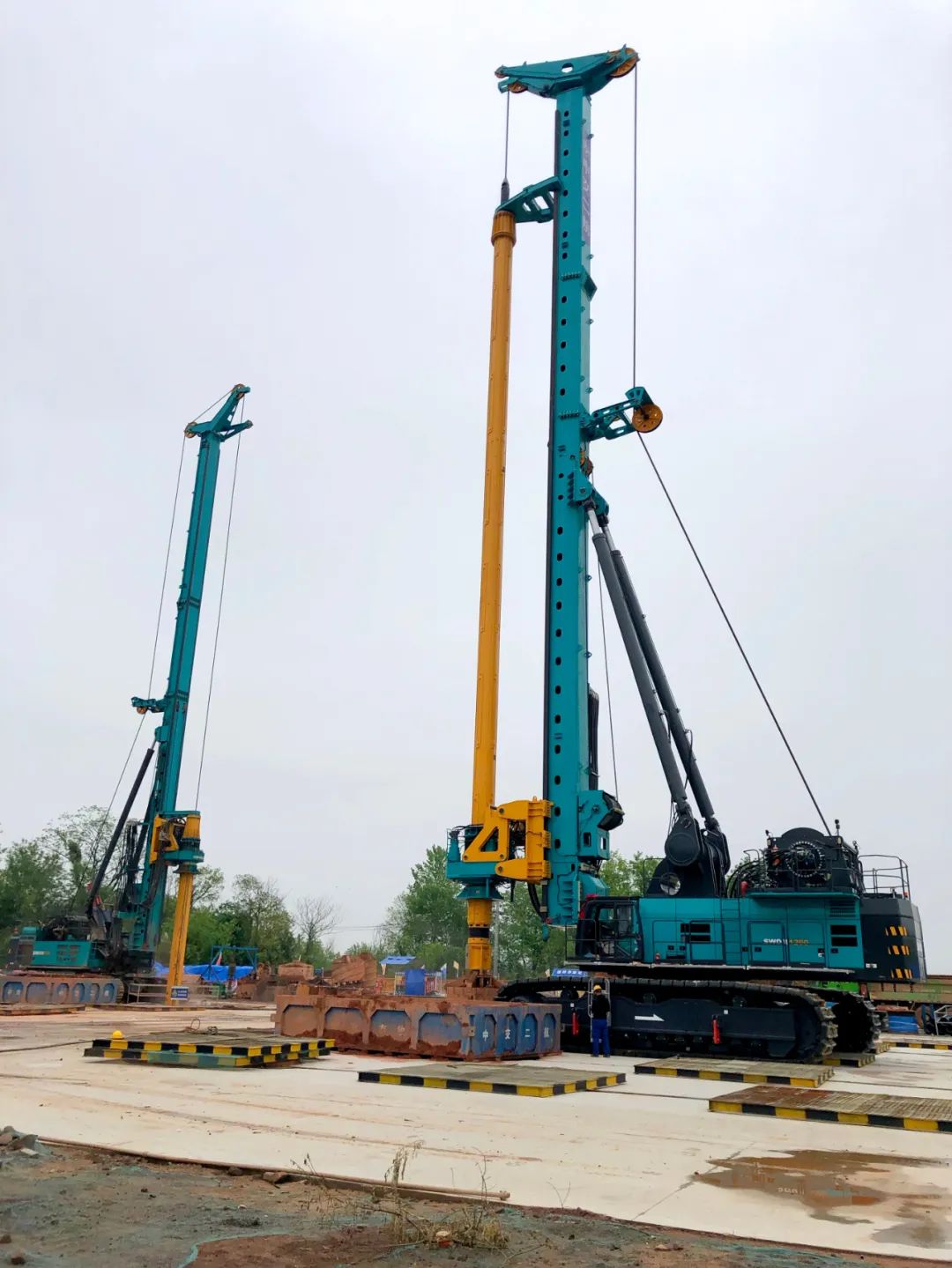 “创立施工事业！”他们和8188cc威尼斯智能“超等桩备”一起助建燕矶长江大桥