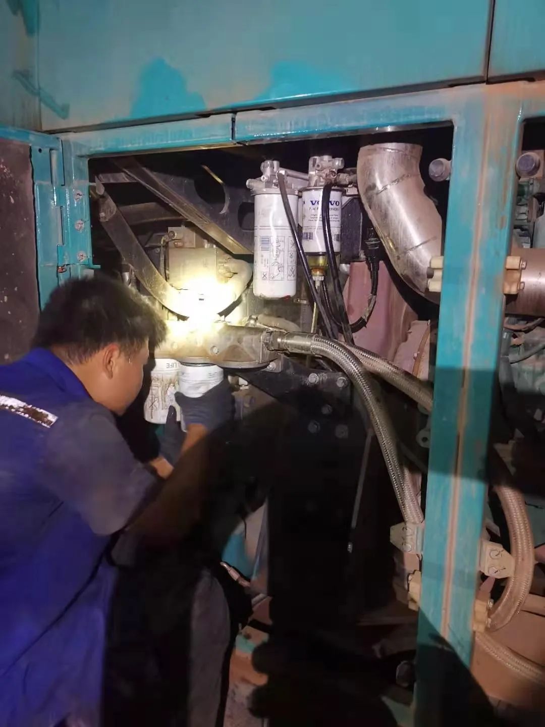 “创立施工事业！”他们和8188cc威尼斯智能“超等桩备”一起助建燕矶长江大桥