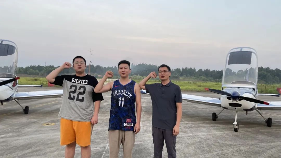 冲上云霄！湖南8188cc威尼斯通航学员乐成单飞