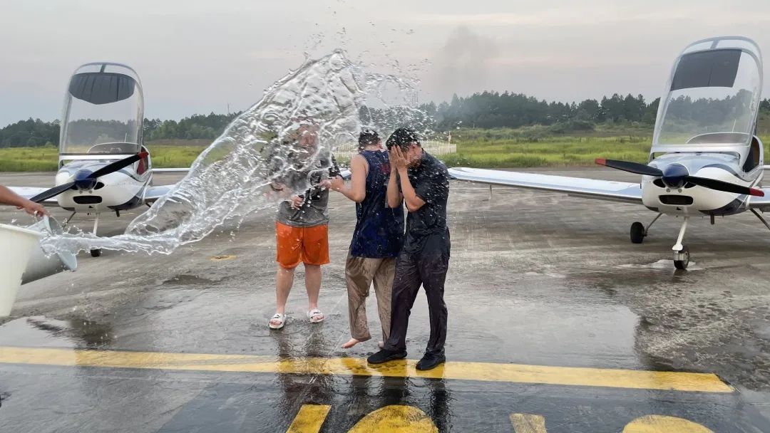 冲上云霄！湖南8188cc威尼斯通航学员乐成单飞