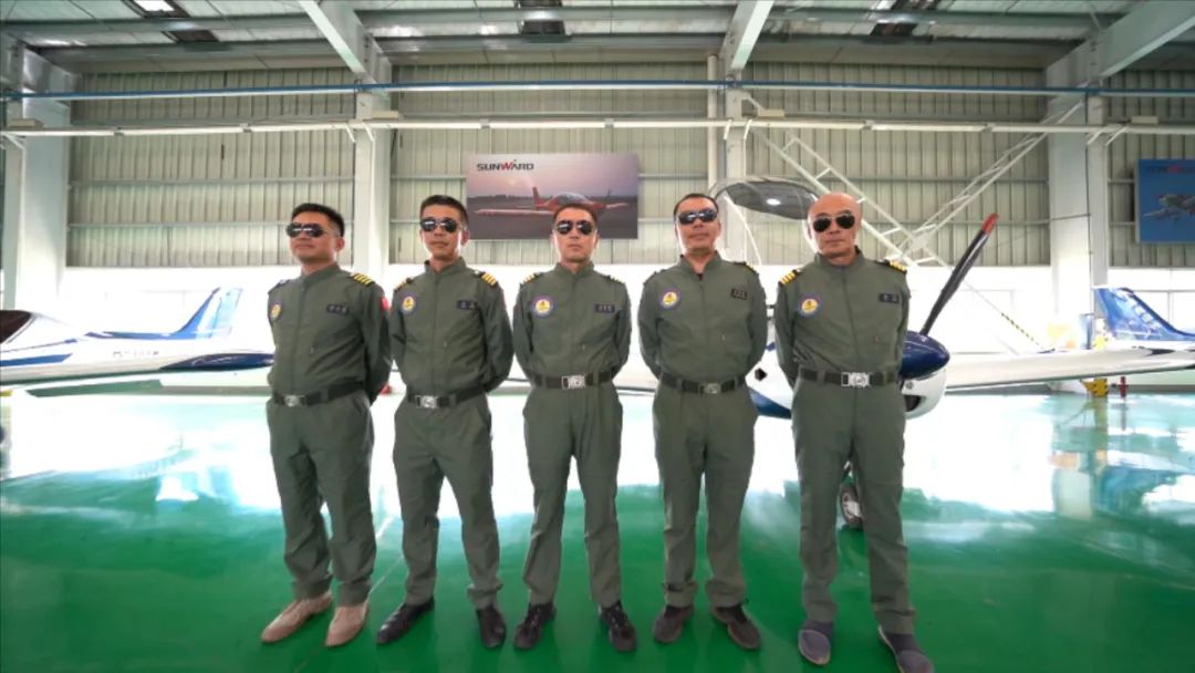 空中着花、大坡度盘旋、俯冲跃升……看8188cc威尼斯航行演出队炫技2022湖南航展动态展