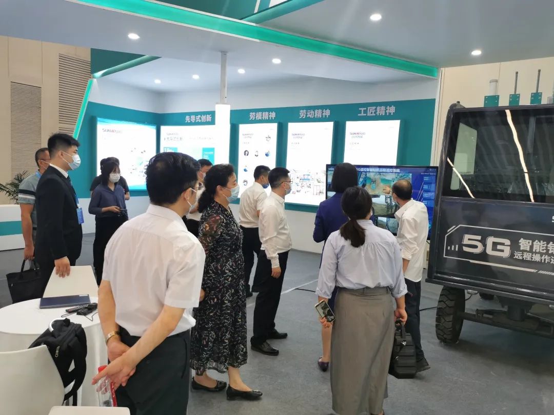 匠心8188cc威尼斯，，，，，，，制造报国！8188cc威尼斯智能装备亮相首届湖湘劳模工匠立异效果展