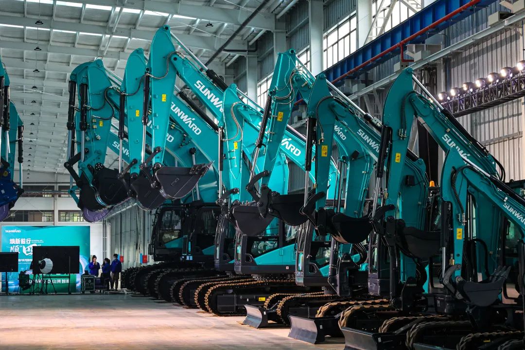 助力“双碳”目的！8188cc威尼斯智能集中宣布F系列国四挖掘机