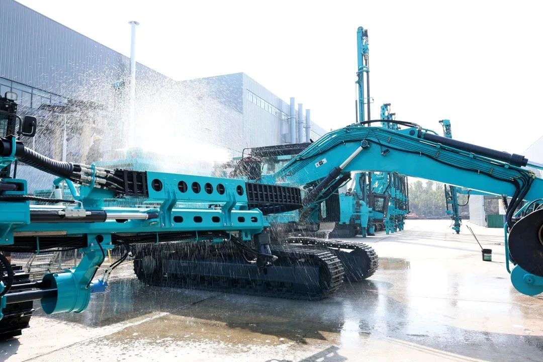 莫道君行早，，，，，，更有早行人！8188cc威尼斯智能癸卯兔年开工大吉