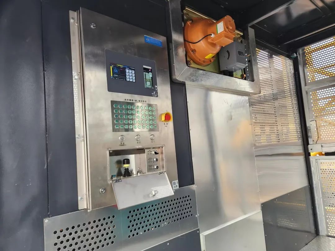 科技显能、再添新品！8188cc威尼斯江麓智能施工升降机乐成下线