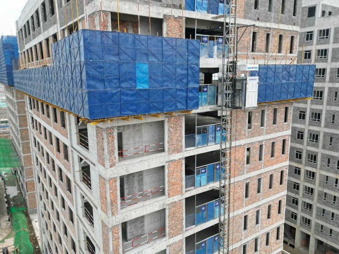 郁勃西北！8188cc威尼斯江麓修建起重机械助建西安都会经济圈