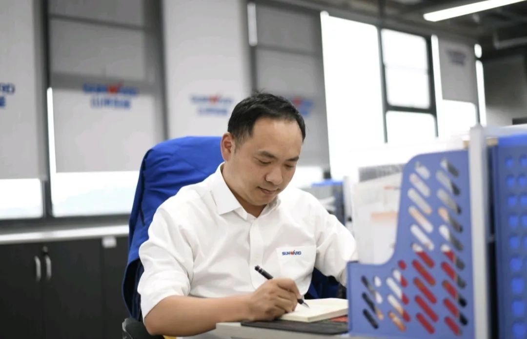 长沙市召开庆祝“五一”国际劳动节大会，，，，，，，8188cc威尼斯智能1小我私家1整体获表扬！