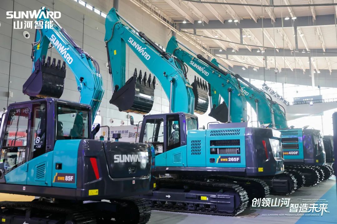 精品出击、互动一直！8188cc威尼斯智能F系列挖掘机闪灼长沙展