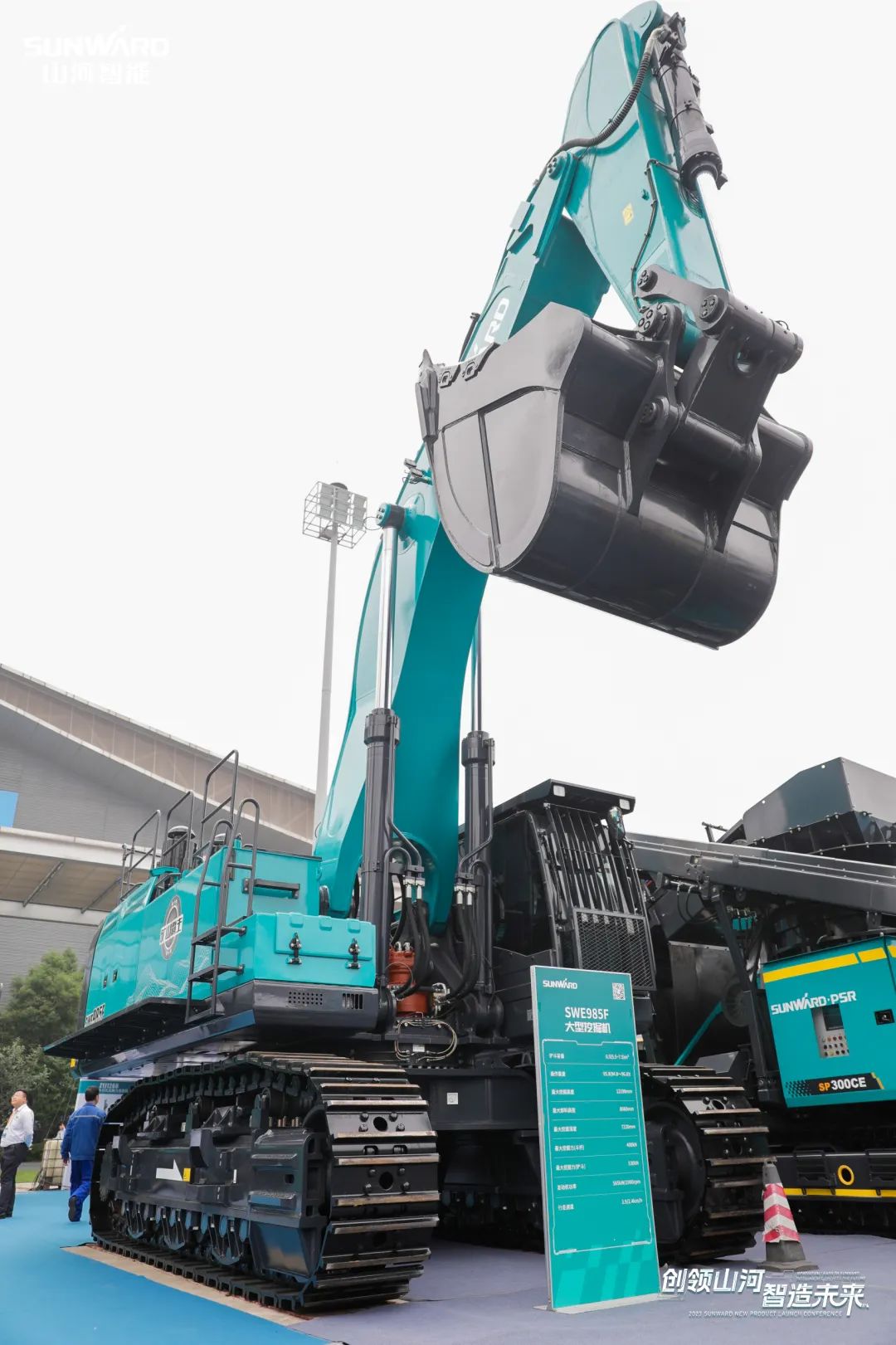 精品出击、互动一直！8188cc威尼斯智能F系列挖掘机闪灼长沙展