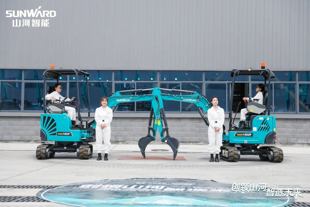 精品出击、互动一直！8188cc威尼斯智能F系列挖掘机闪灼长沙展