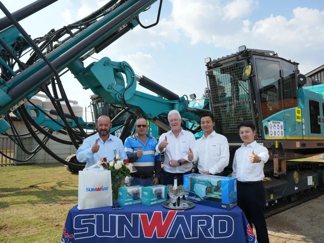 上岸南非，，，，8188cc威尼斯智能新型凿岩利器交付客户