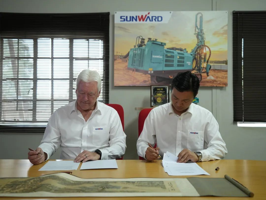 上岸南非，，，，8188cc威尼斯智能新型凿岩利器交付客户