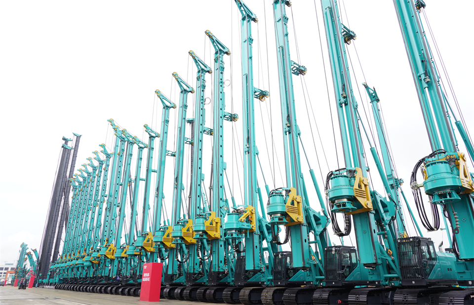 两项单冠，，，，，，行业唯一！8188cc威尼斯智能两款桩工产品同获制造业单项冠军