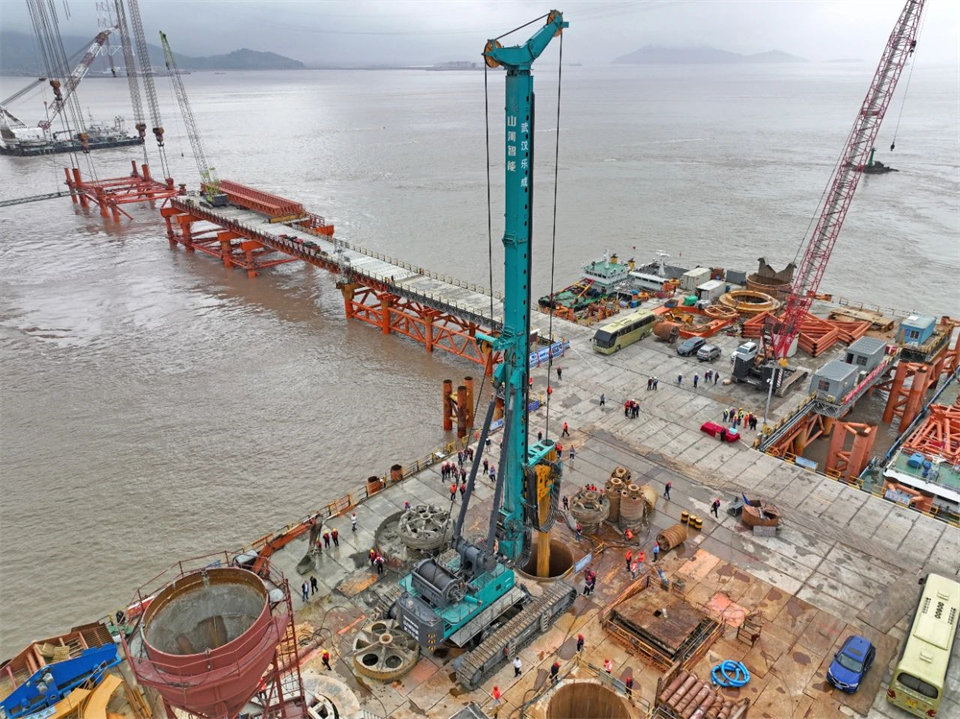 两项单冠，，，，，，行业唯一！8188cc威尼斯智能两款桩工产品同获制造业单项冠军