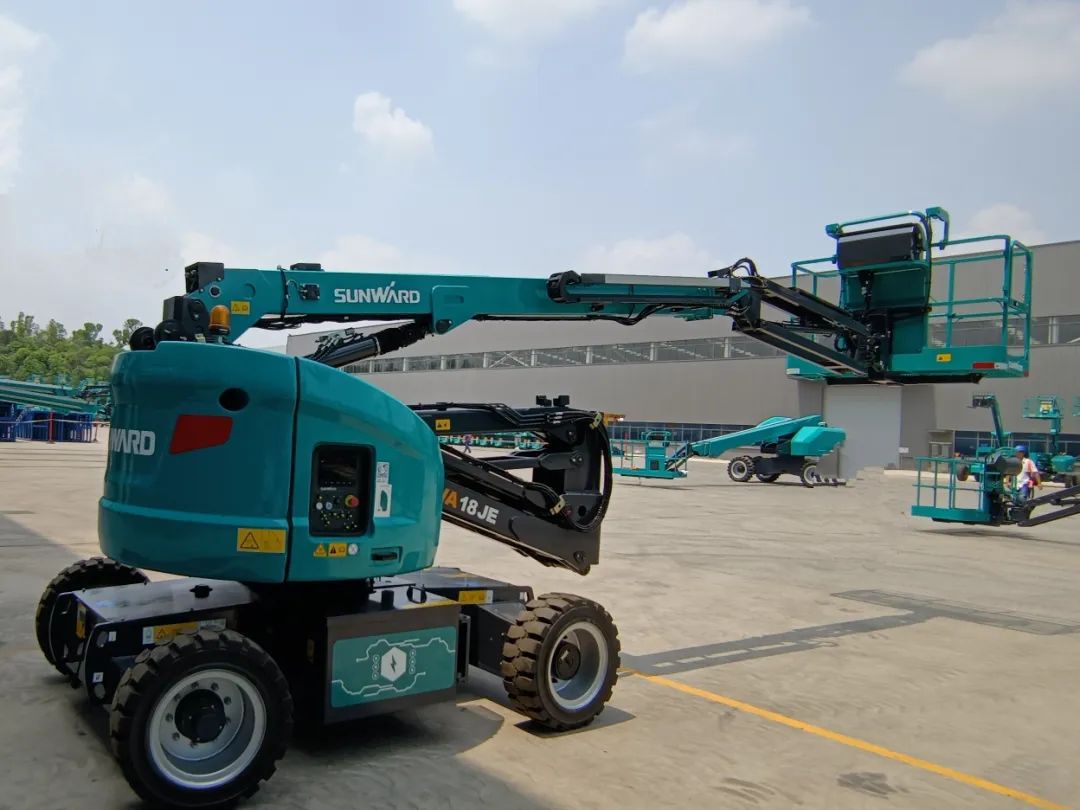 新能源家族再添“新丁”！8188cc威尼斯智能三款电动臂式高空作业平台齐下线