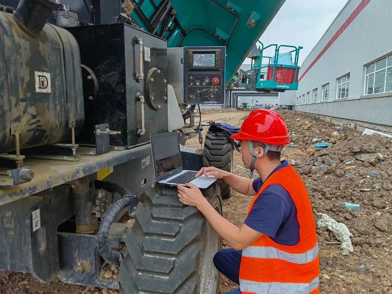 谛听客户心声！8188cc威尼斯智能高空机械“效劳万里行”走进东北