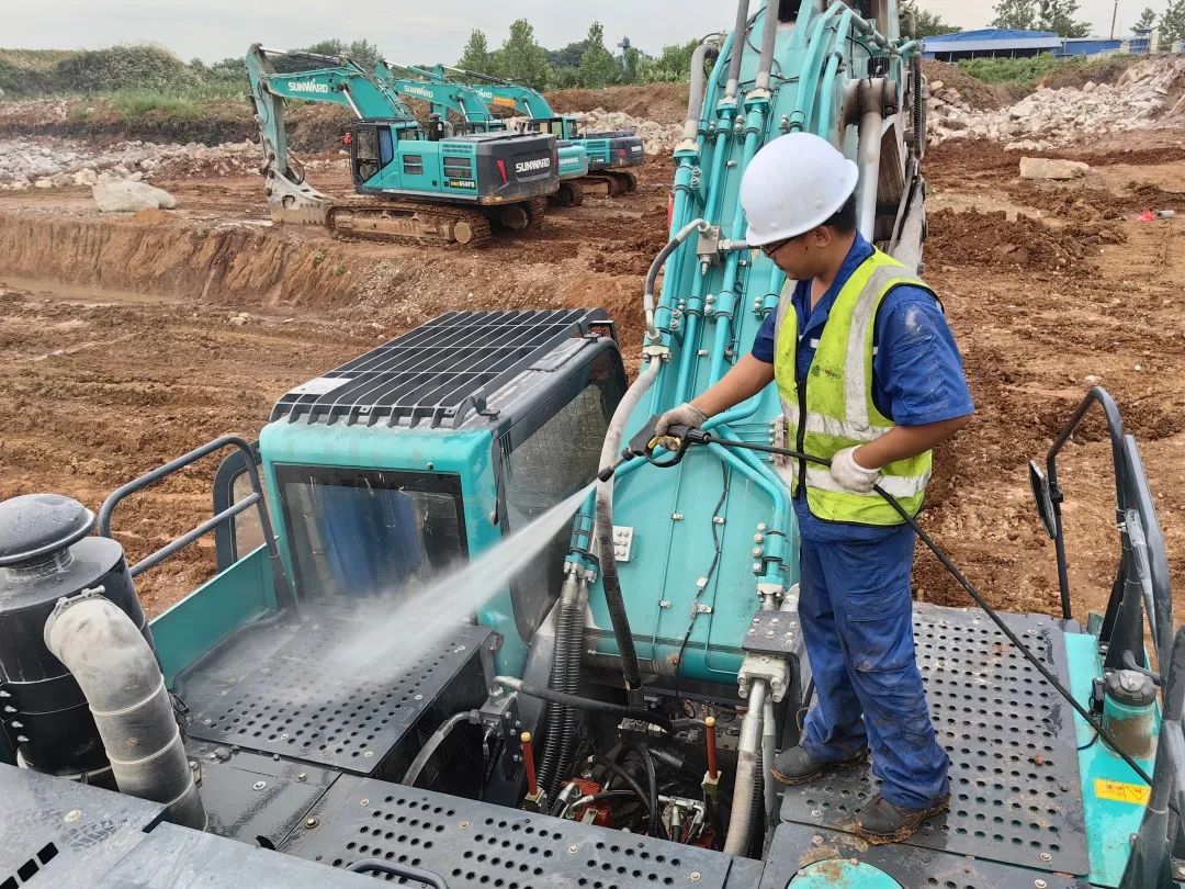 品质8188cc威尼斯，，，，，专心折务！8188cc威尼斯智能挖掘机2023年效劳万里行正式出征