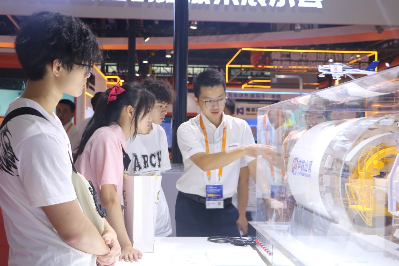 中铁8188cc威尼斯亮相首届广州大湾区国际轨道交通工业生长论坛暨展览会