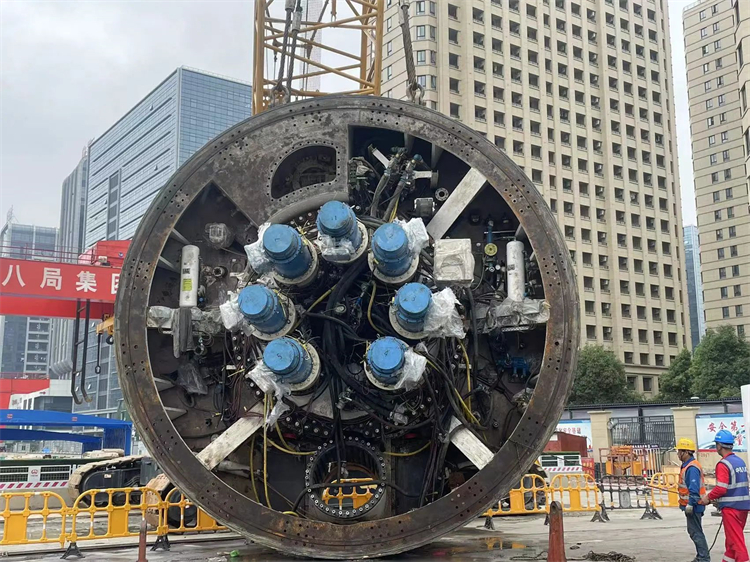 首战华东市场。。。。。≈刑8188cc威尼斯杭德市域铁路工程地莫区间左线盾构机顺遂始发