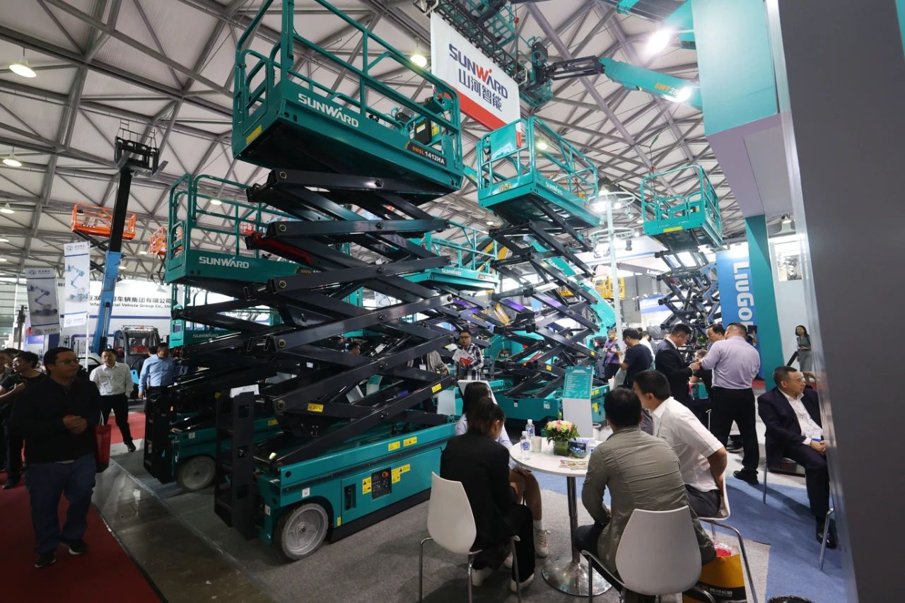 精品出击，，，，，，闪灼魔都！8188cc威尼斯智能全系列高空机械亮相2023亚洲国际高空展