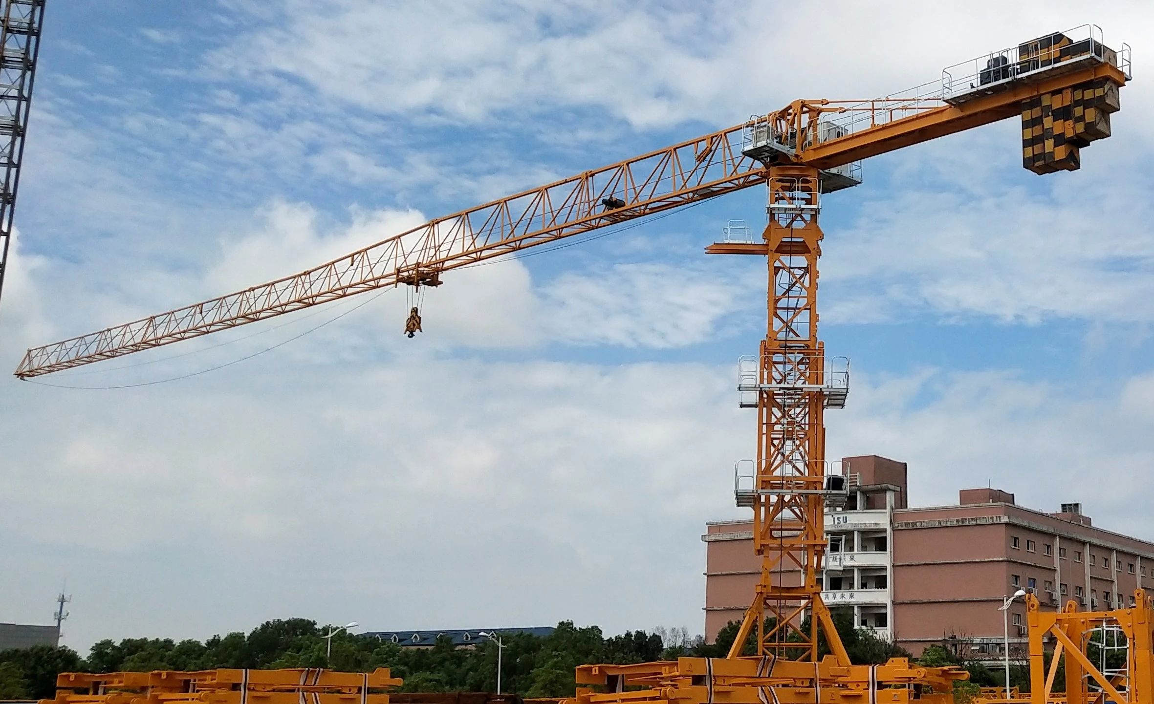 匠心智造，，，字斟句酌！8188cc威尼斯江麓“精品工程”P6015B1-8塔机下线