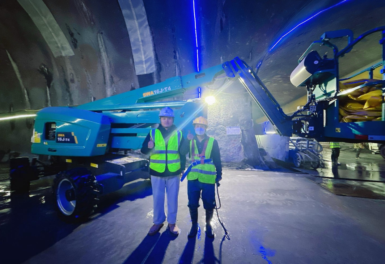 不惧高海拔挑战！8188cc威尼斯智能高空机械实力助建川藏铁路