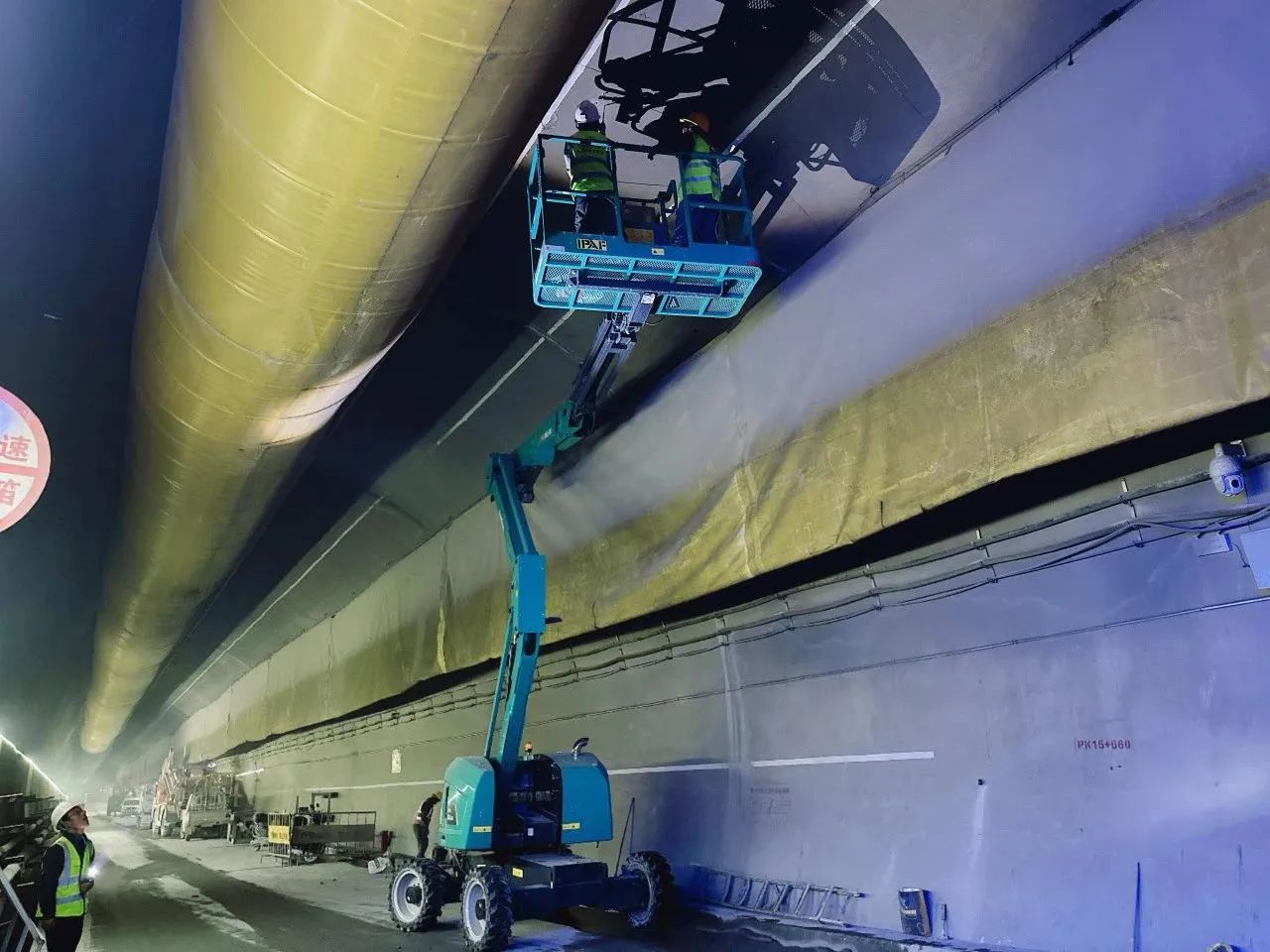 不惧高海拔挑战！8188cc威尼斯智能高空机械实力助建川藏铁路