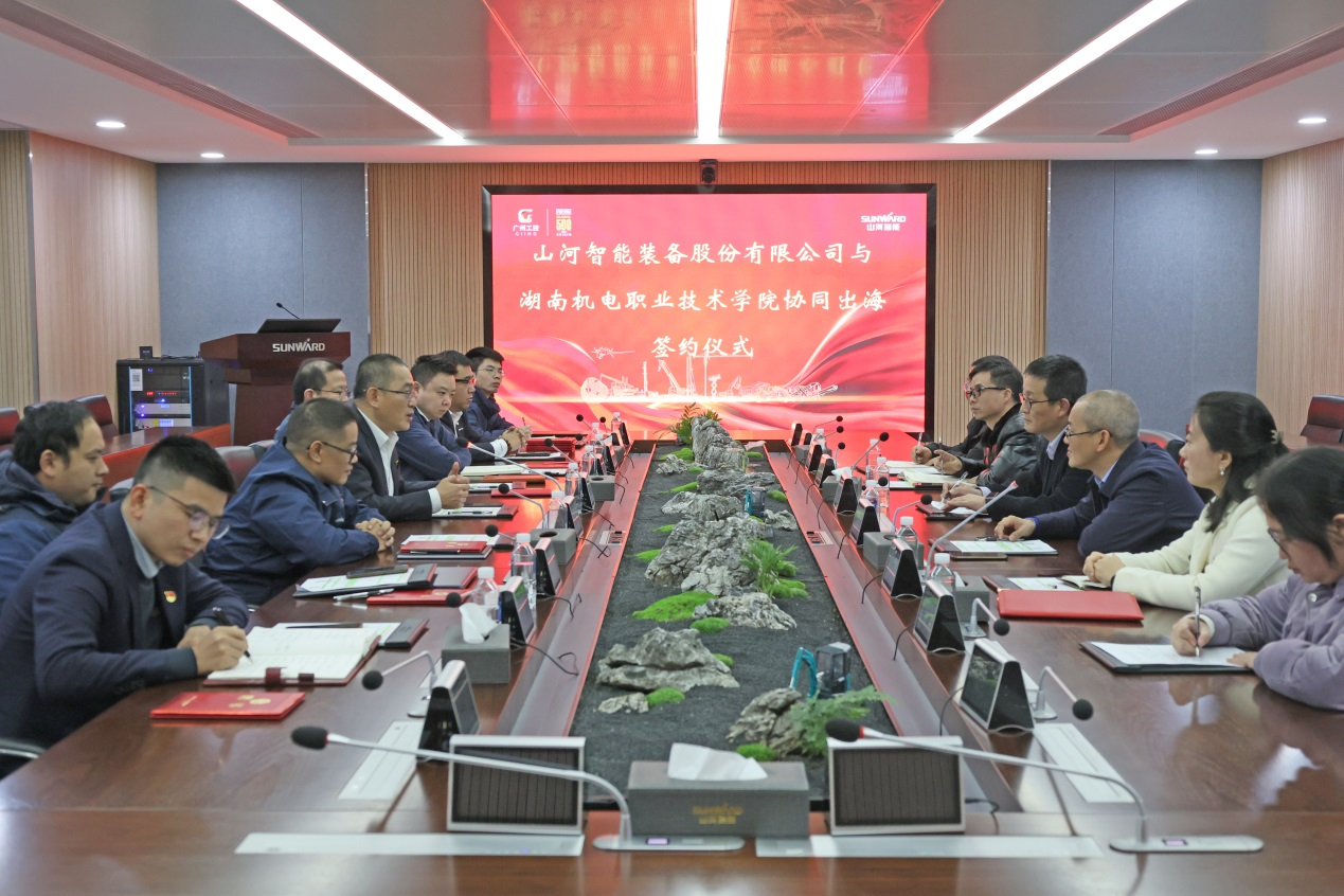 8188cc威尼斯智能与湖南机电职业手艺学院签署“协同出海”相助协议