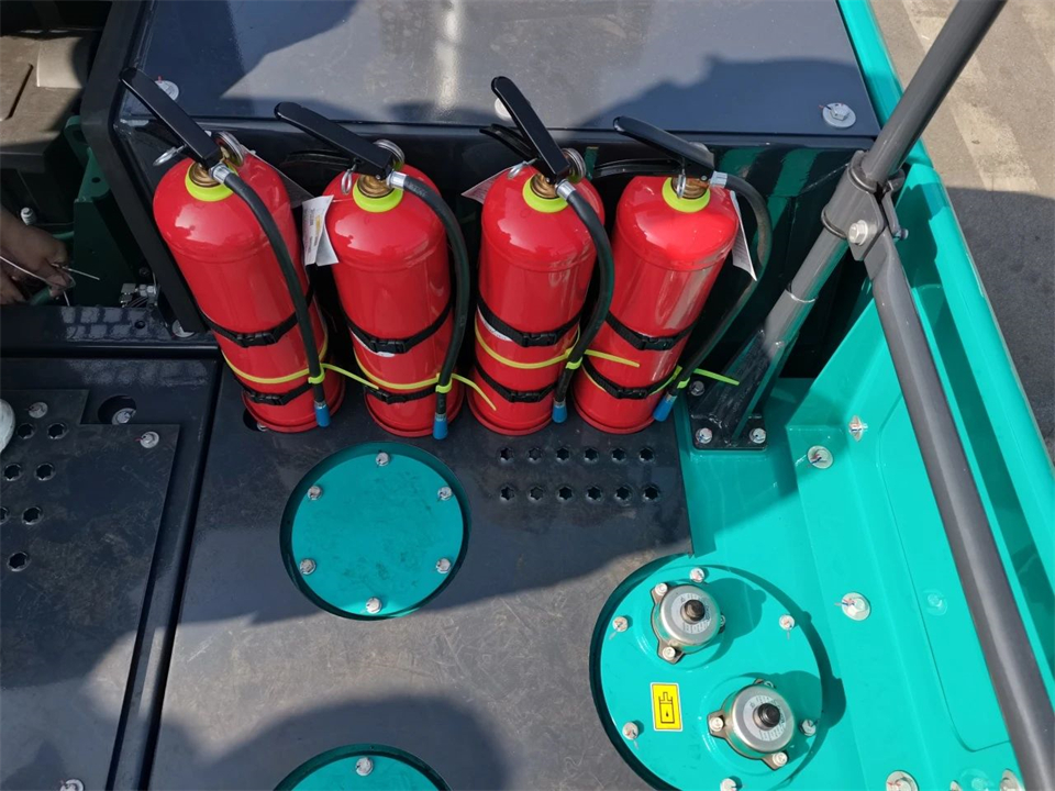 定制开发、功效更强！8188cc威尼斯智能SWE750ELR加长臂液压挖掘机下线交付